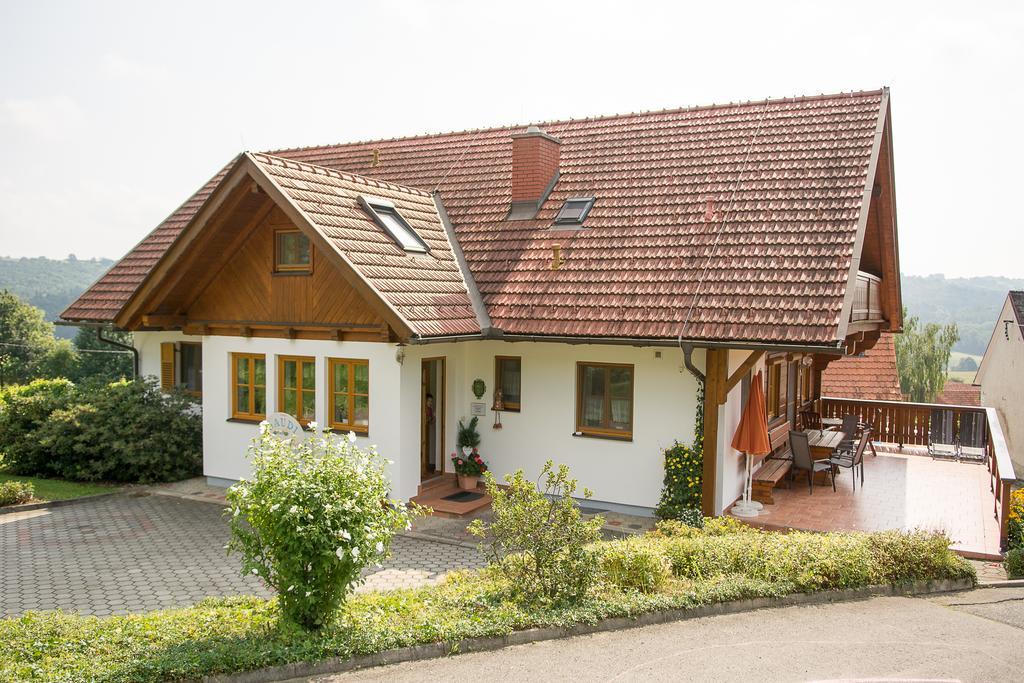 Privatunterkunft Weinhof Radl *