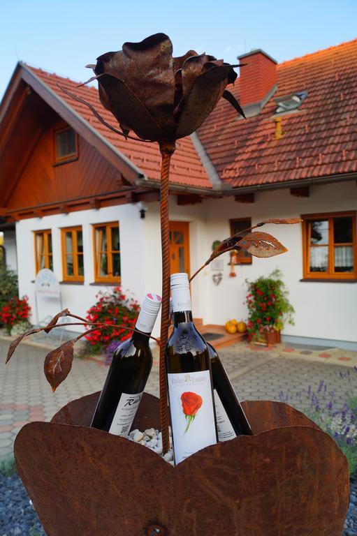 Privatunterkunft Weinhof Radl *